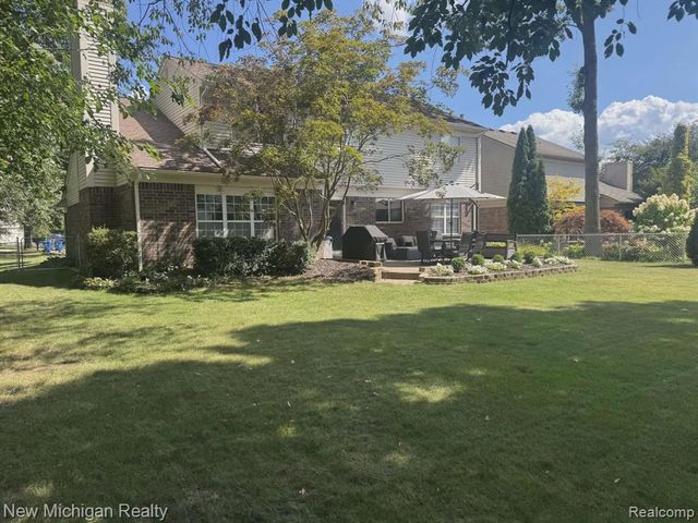 6612 Ashley Court, Waterford, MI 48327