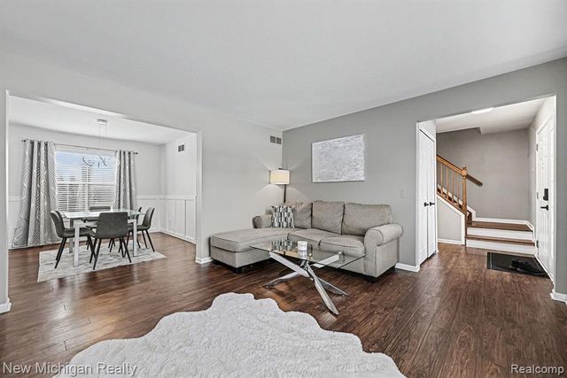 6612 Ashley Court, Waterford, MI 48327