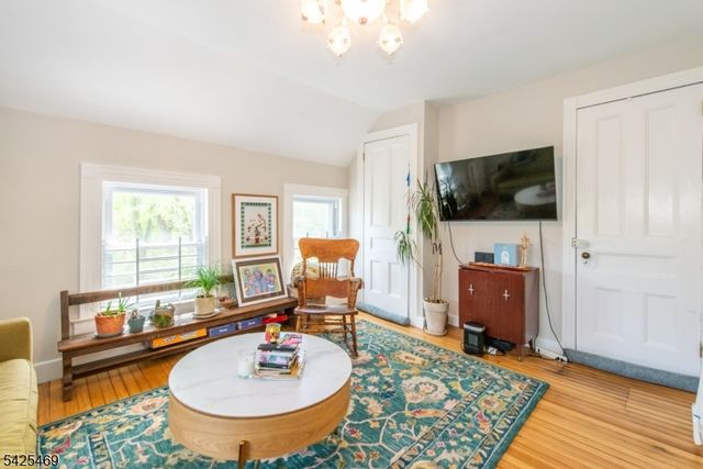 157 Walnut St 2, Montclair Twp., NJ 07042