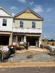 49 Creekside Commons Drive, Hoschton, GA 30548
