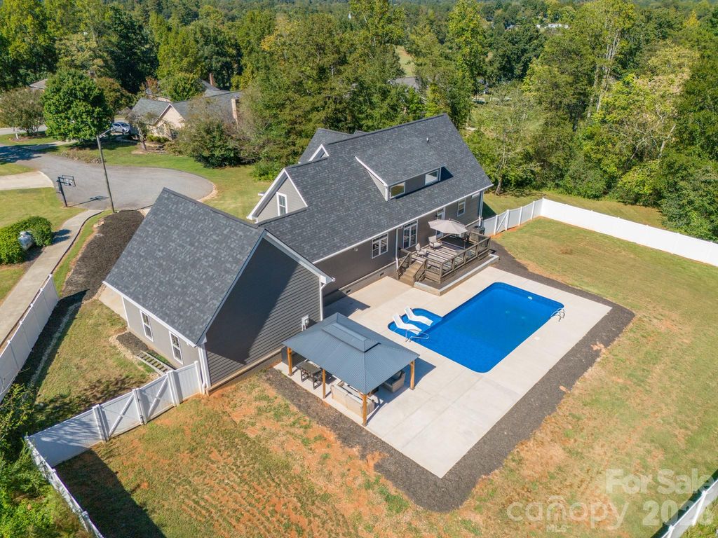 6 Leisure Circle, Granite Falls, NC 28630
