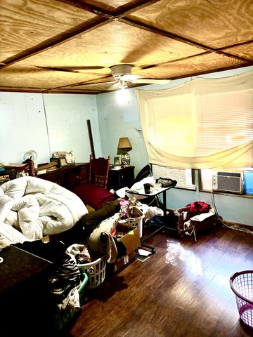 202 Pineview Rd, Linden, TN 37096