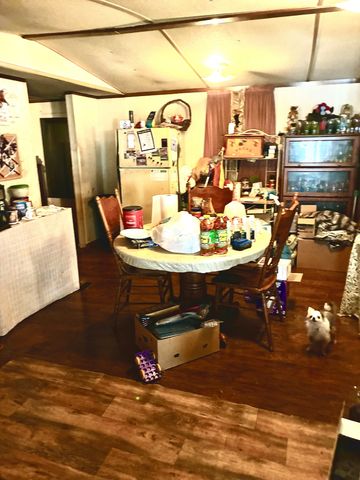 202 Pineview Rd, Linden, TN 37096