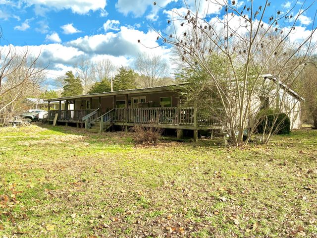 202 Pineview Rd, Linden, TN 37096