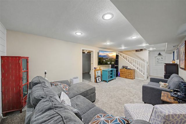 926 30th Street, West Des Moines, IA 50265