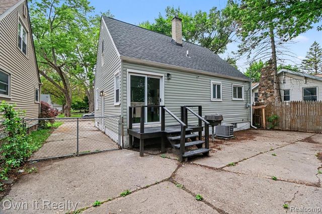 18870 Lennane, Redford, MI 48240