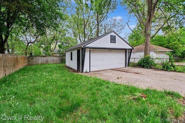18870 Lennane, Redford, MI 48240
