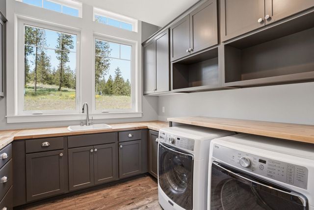 15723 N Adeline Ln, Spokane, WA 99208