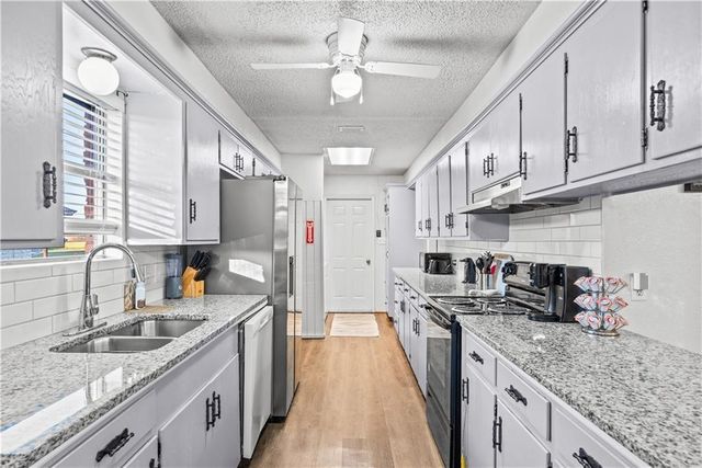 134 Daniel Moore St, Portland, TX 78374