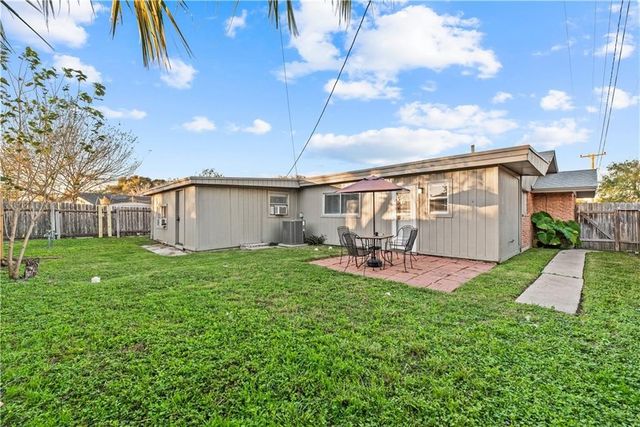 134 Daniel Moore St, Portland, TX 78374