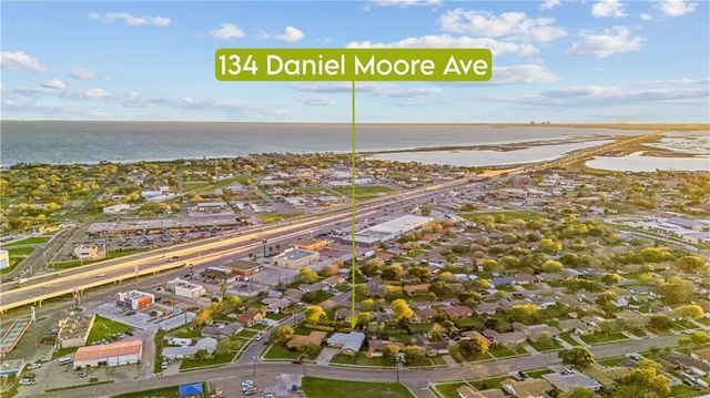 134 Daniel Moore St, Portland, TX 78374