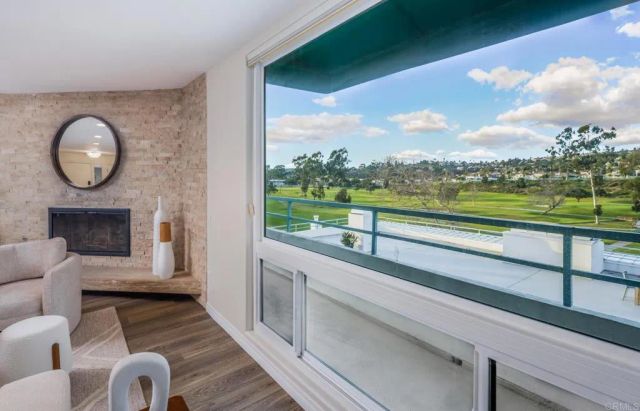 2552 Navarra Drive F, Carlsbad, CA 92009