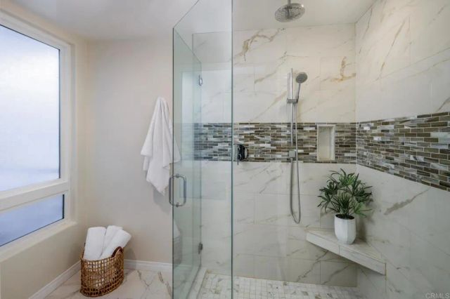 2552 Navarra Drive F, Carlsbad, CA 92009