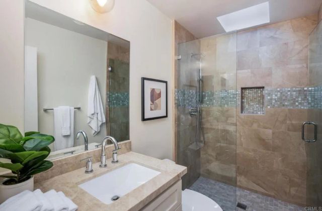 2552 Navarra Drive F, Carlsbad, CA 92009