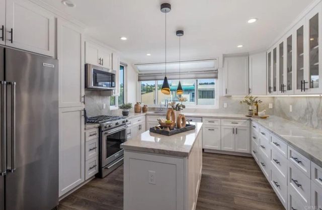 2552 Navarra Drive F, Carlsbad, CA 92009