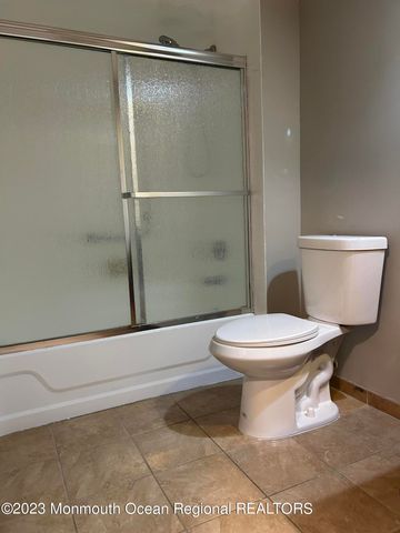 136 Amberly Drive F, Manalapan, NJ 07726