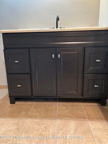 136 Amberly Drive F, Manalapan, NJ 07726