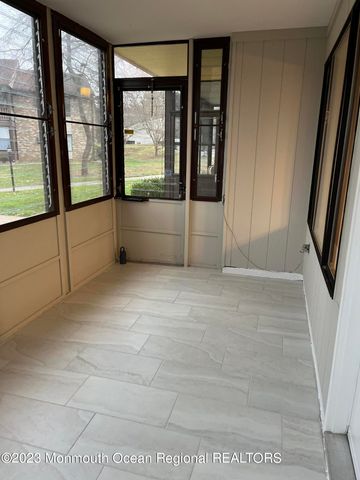 136 Amberly Drive F, Manalapan, NJ 07726