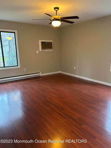 136 Amberly Drive F, Manalapan, NJ 07726