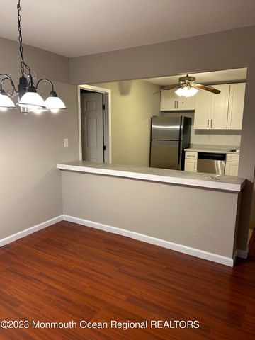 136 Amberly Drive F, Manalapan, NJ 07726