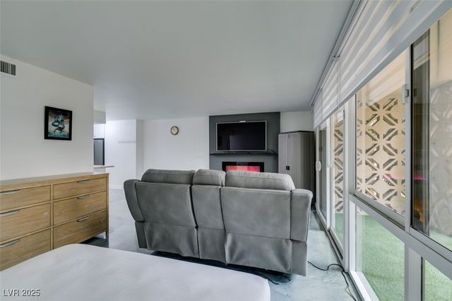 205 East Harmon Avenue 101, Las Vegas, NV 89169