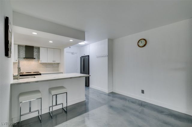 205 East Harmon Avenue 101, Las Vegas, NV 89169