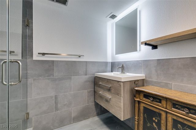 205 East Harmon Avenue 101, Las Vegas, NV 89169