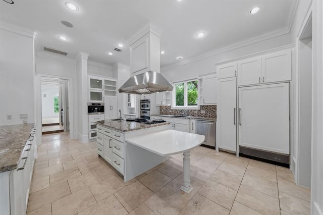 11714 Memorial Drive, Houston, TX 77024