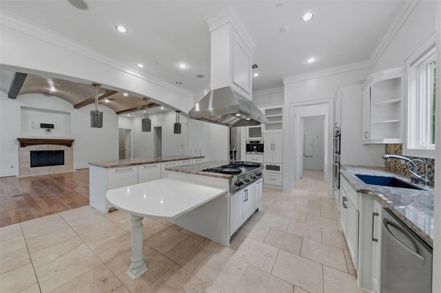 11714 Memorial Drive, Houston, TX 77024