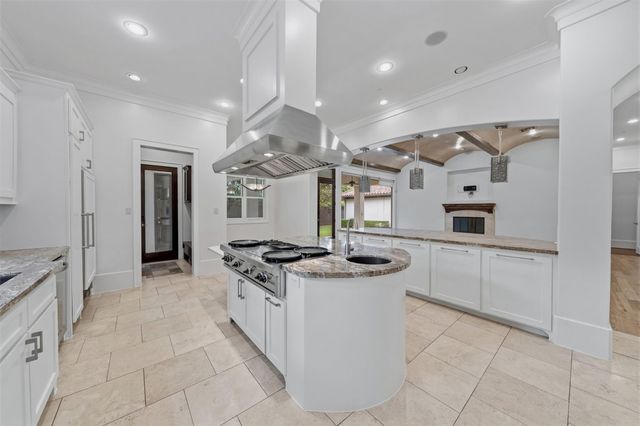 11714 Memorial Drive, Houston, TX 77024