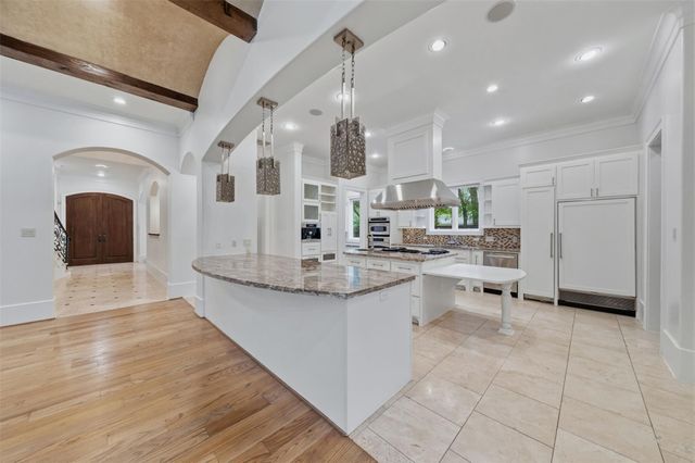 11714 Memorial Drive, Houston, TX 77024