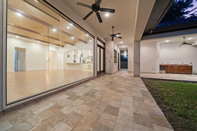 11714 Memorial Drive, Houston, TX 77024
