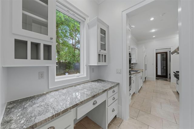 11714 Memorial Drive, Houston, TX 77024