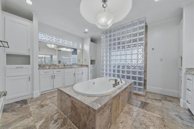 11714 Memorial Drive, Houston, TX 77024