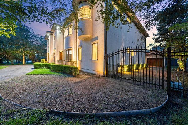 11714 Memorial Drive, Houston, TX 77024