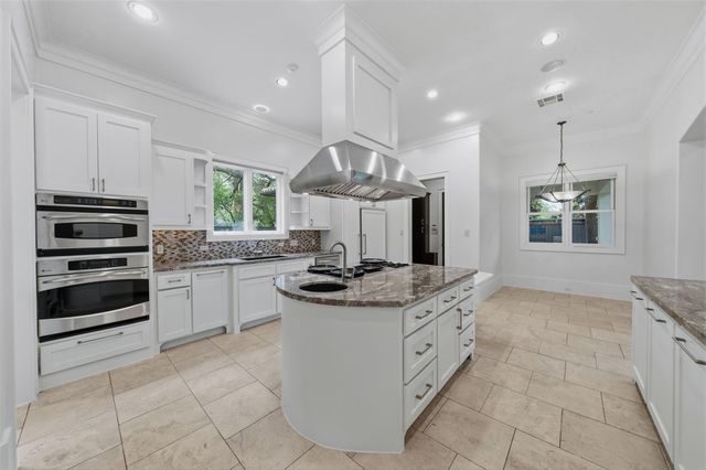 11714 Memorial Drive, Houston, TX 77024