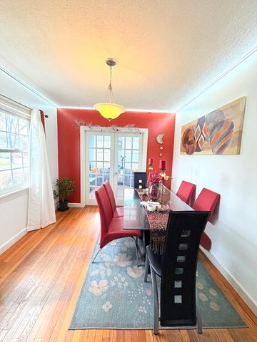 22 Felicia St, Springfield, MA 01104