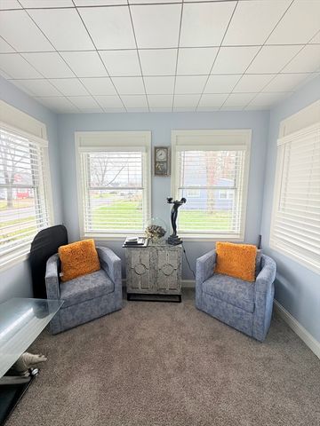 22 Felicia St, Springfield, MA 01104