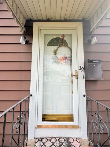 22 Felicia St, Springfield, MA 01104