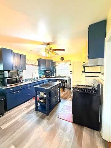 22 Felicia St, Springfield, MA 01104