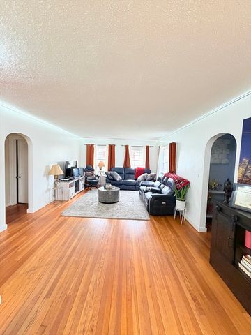 22 Felicia St, Springfield, MA 01104