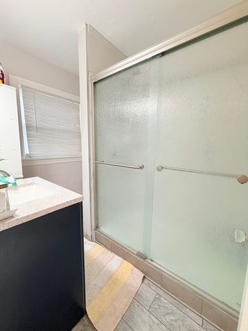 22 Felicia St, Springfield, MA 01104