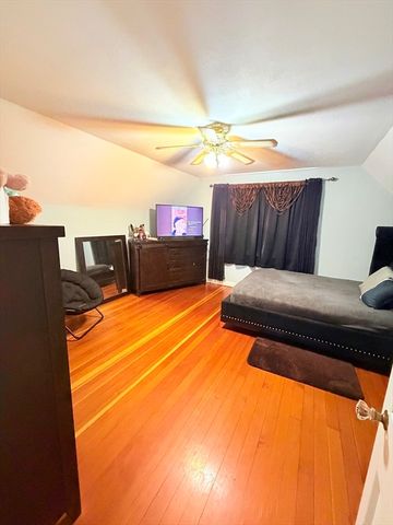 22 Felicia St, Springfield, MA 01104