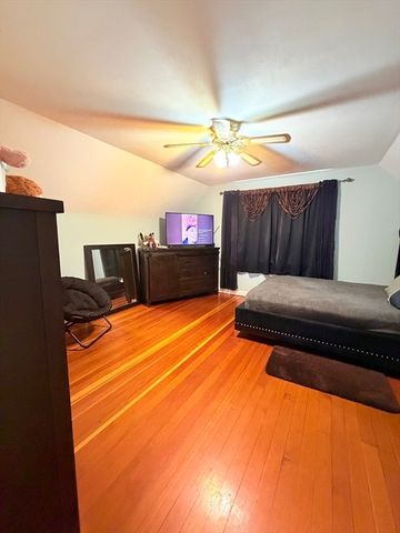 22 Felicia St, Springfield, MA 01104