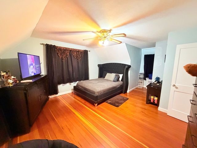 22 Felicia St, Springfield, MA 01104