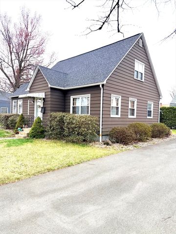 22 Felicia St, Springfield, MA 01104