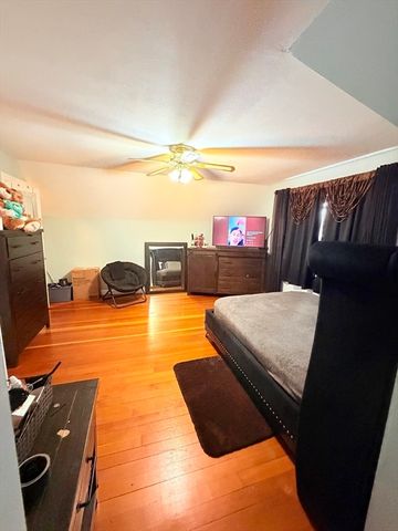 22 Felicia St, Springfield, MA 01104