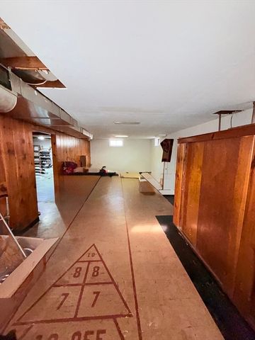 22 Felicia St, Springfield, MA 01104