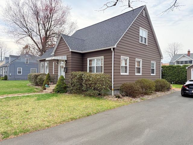 22 Felicia St, Springfield, MA 01104