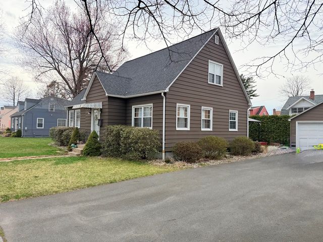 22 Felicia St, Springfield, MA 01104